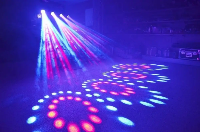 Zestaw oświetleniowy BeamZ 4-Some 4x 57 diod LED RGBW DMX