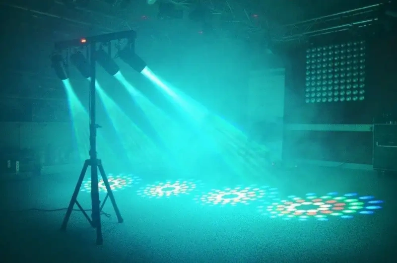 Zestaw oświetleniowy BeamZ 4-Some 4x 57 diod LED RGBW DMX
